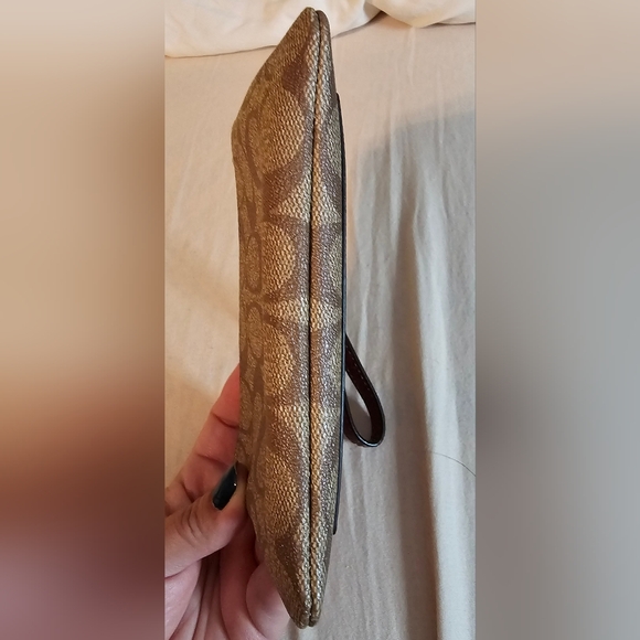 Coach Metallic Cherry and Signature Monogramm Crossgrain Leather Wristlet NWOT - Picture 10 of 12